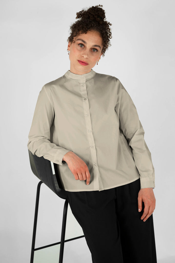 Bluse mit Falten im Rücken aus Baumwoll-Mix-Qualität in beige