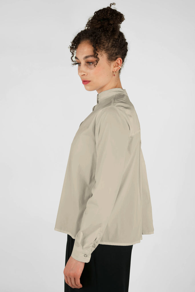 Bluse mit Falten im Rücken aus Baumwoll-Mix-Qualität in beige