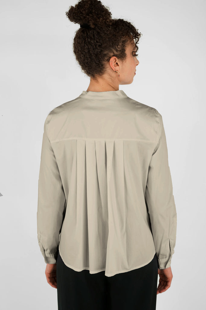 Bluse mit Falten im Rücken aus Baumwoll-Mix-Qualität in beige